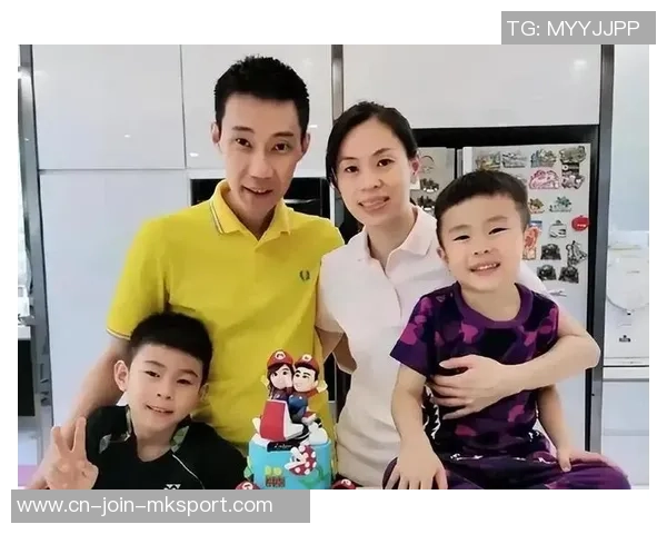 李宗伟晒全家福，花千万治好癌症迎43岁生辰，继续消瘦许下新希望